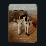 Handskrivet Bröllop-fototackkort Magnet<br><div class="desc">Den här 2-fotodesignen har ett handskrivet Tack för kalligrafi i elegant,  mot ditt vackra bröllop bild. Anpassad enkelt med dina personuppgifter och foton.</div>