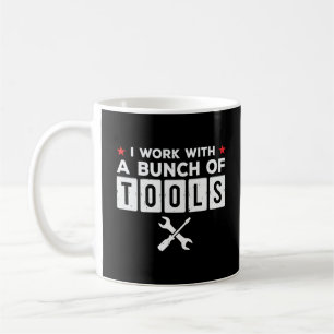 Handyman Carpenter Gift - jag jobbar med Verktyg Kaffemugg