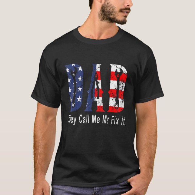 Handyman Pappa kallar de mig Mr. Fix it Reparator  T Shirt (Framsida)