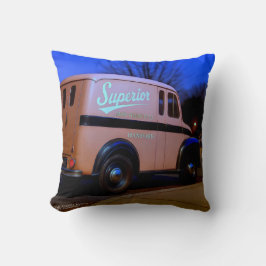 HANFORD PÅ DUSK. SUPERIOR DAIRY DELIVERY LASTBIL. KUDDE