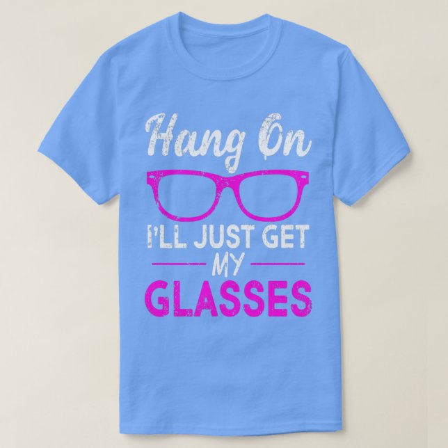 Hang On Ill Just Get My Glasses 1 T Shirt (Design framsida)