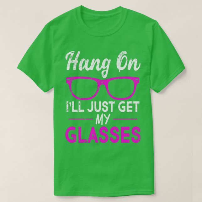 Hang On Ill Just Get My Glasses T Shirt (Design framsida)