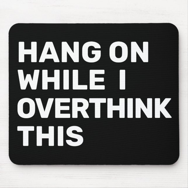 Häng På Medan Jag Överanalyserar Den Här Introvert Musmatta (Framsidan)