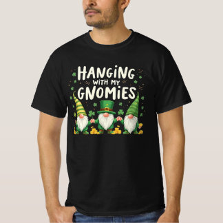 hängande med gnomer, lustiga patrikers dag t shirt