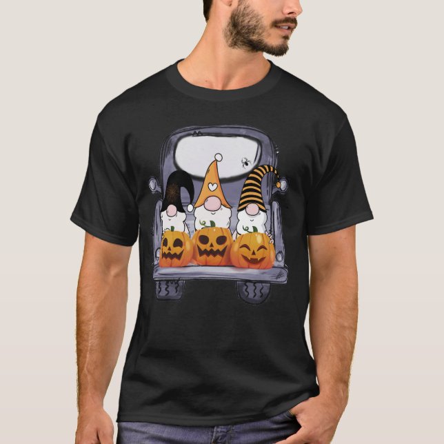 Hängande med min Gnomies Funny Halloween T Shirt (Framsida)