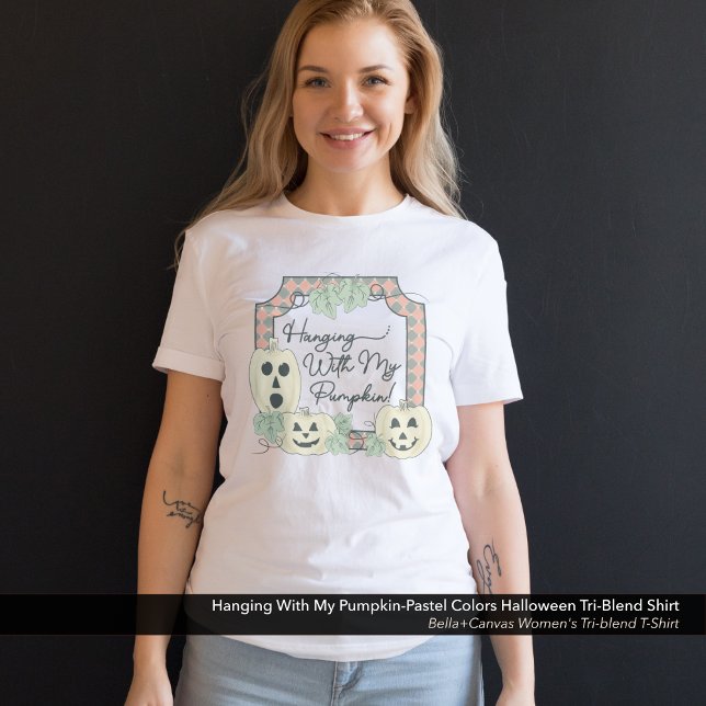 Hängande med min Pumpkin-Pastel Färg Halloween T Shirt (Hanging With My Pumpkin Halloween T-Shirt: Pastel Colored Design)