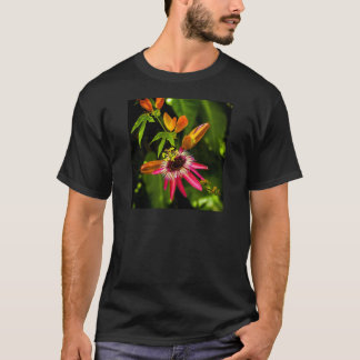 Hängande röda Bromeliad T-shirt
