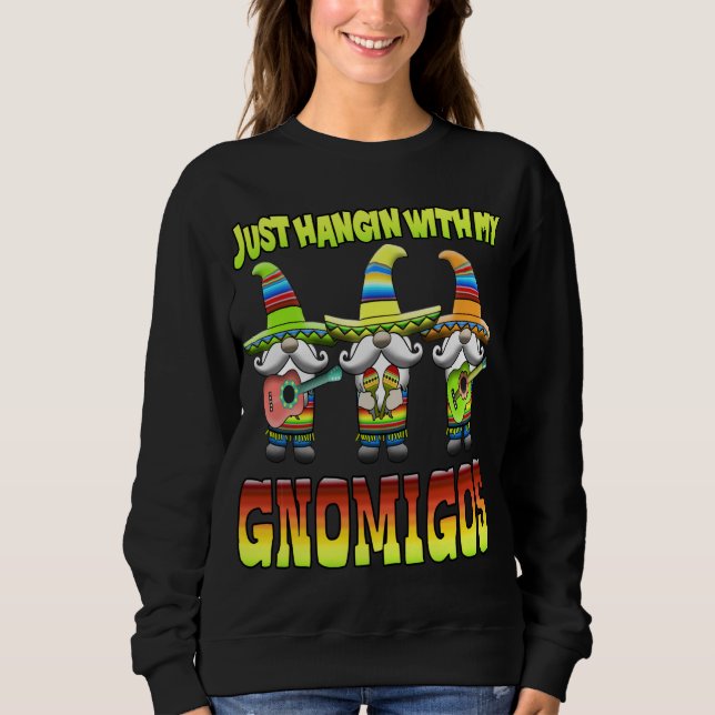 Hangin med min Gnomigos 3 mexikanska Gnomes Cinco  T Shirt (Framsida)