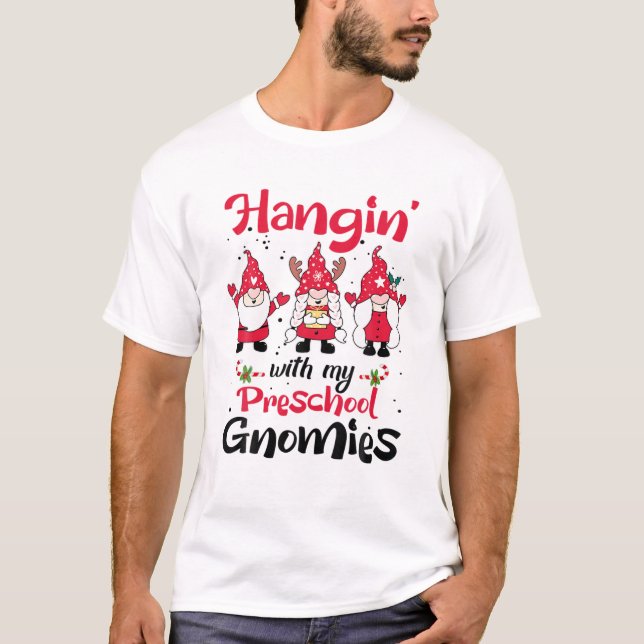 Hangin med min preschool Gnomies jullärare T Shirt (Framsida)