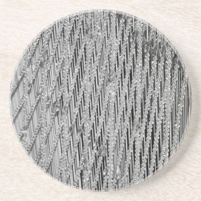 Hanging av blädda kristallsträngar av glas underlägg (Framsidan)