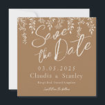 Hanging Blommigts Foliage Warm Romantic Boho Earth Spara Datumet<br><div class="desc">Fånga naturens skönhet med våra Blommigtar Foliage Save Date. Den här boho-inspirerade designen ger trendig och romantisk beröring till alla tillfälle. Fintliga trädgårdar med exekutiva hängande blommor och löv skapar en känsla av moderna lyxvibes, samtidigt som man bibehåller ett minimalt och klassiskt estetiskt. Med drömromantiska och varma toner sätter vår...</div>