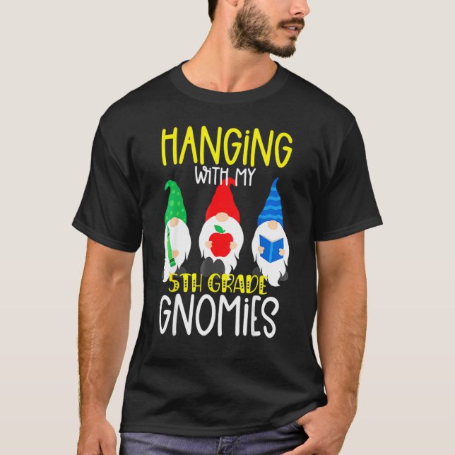 Hanging With My Fifth Grade Gnomies 5th Grade Teac T Shirt (Framsida)