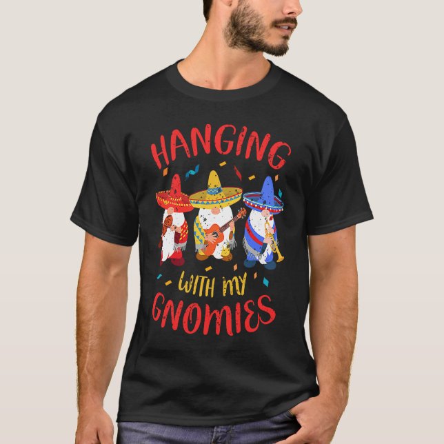 Hanging With My Gnomies Fun Fiesta Cool Gnome Mexi T Shirt (Framsida)