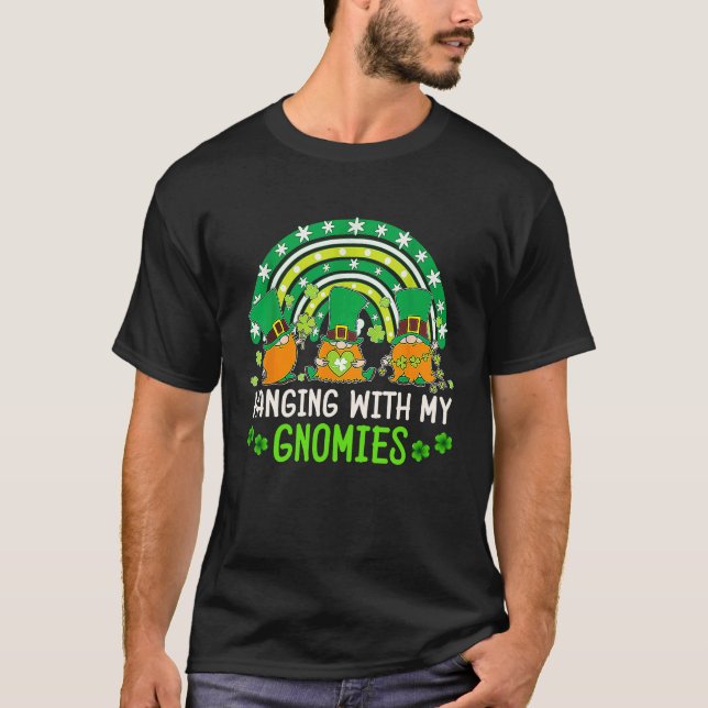 Hanging With My Gnomies Green Plaid Gnomes St Patr T Shirt (Framsida)