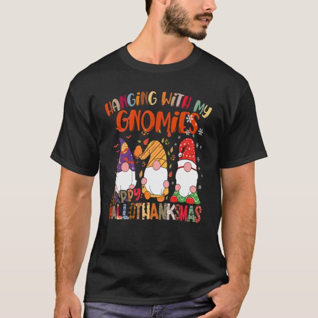 Hanging With My Gnomies Happy Hallothanksmas Gnome T Shirt (Framsida)