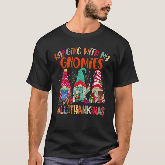 Hanging With My Gnomies Happy Hallothanksmas Gnome T Shirt (Framsida)