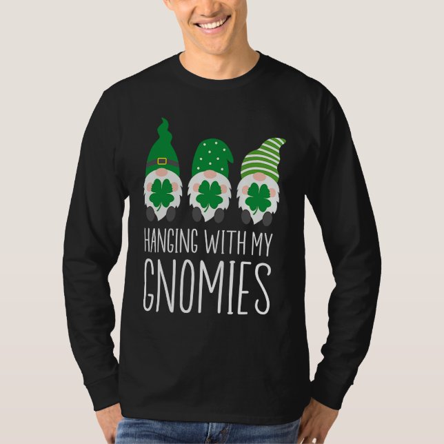 Hanging with my Gnomies St Patrick's Day T Shirt (Framsida)