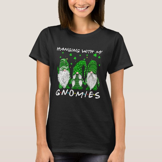 Hängning med Gnomies Gnome St patrick's day Funny T Shirt (Framsida)