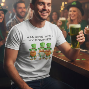 Hängning med min Gnomies Funny St. Patrick's Day T Shirt