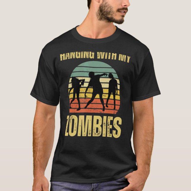 Hängning med min Zombies Halloween-dräkt T Shirt (Framsida)