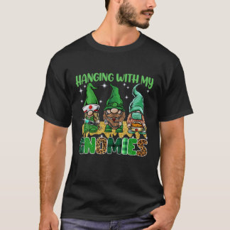 Hängning med mina Gnomies underbara sjuksköterskef T Shirt