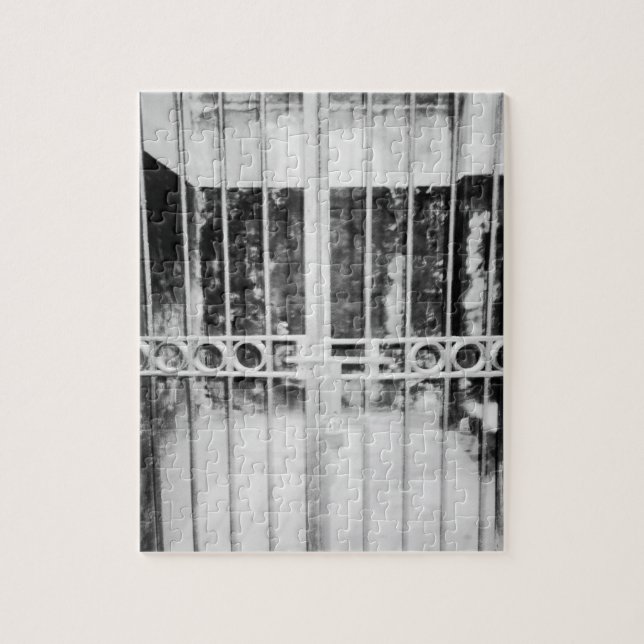 Hanoi Vietnam, Hanoi Hilton Prison Cell Detail Pussel (Vertikal)