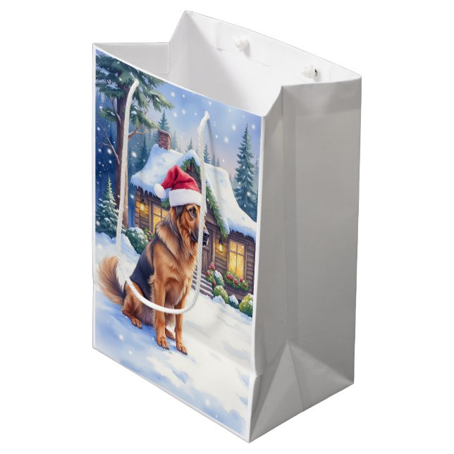 Hanoverian Scenthound Snowy Forest Cabin Santa Hat (Framsidan Vinklad)