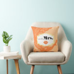 Hans fru Peach Peacock, andra Bröllop-årsdagen Kudde<br><div class="desc">Peach Coral Apricot Terracotta Orange Peacock Bröllop andra årsdagen Pillow. Du kan anpassa denna vackra Elegant Vintage Inslag Peach Peacock till att säga vad du tycker om eller använda den nuvarande fru för Bride/frun. Tjugoårsdagen är bomullsdagen som symboliserar den naturliga tillväxten av all anpassningsförmåga, mångsidighet och renhet (när den föds...</div>