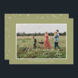 Hans Kärlek-fotoskript-Grönt Julkort<br><div class="desc">Kortet för Grönten för fotoskript i Kärlek finns i ditt favoritfoto och lägg till ditt namn. Det är det! Så enkelt.</div>