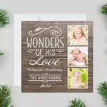 Hans Kärlek Rustic Julfoto Collage Julkort<br><div class="desc">Rustic stil helgdag multifotokort har en vit dekorativ typografi av "Wonders of Hans Kärlek" med rullans dekorativa dekorationsdekoration och anpassningsbar text på en grått-/brun vävt träbakgrund. Anpassa med dina tre (3) favoritfoton. Ett lövbart blommönster över träkornen struktur visas på baksidan av platta kort.</div>
