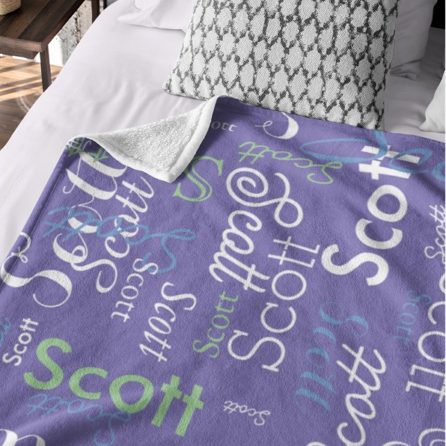 Hans Namn Typografi periwinkle färg Fleecefilt (Skapare uppladdad)