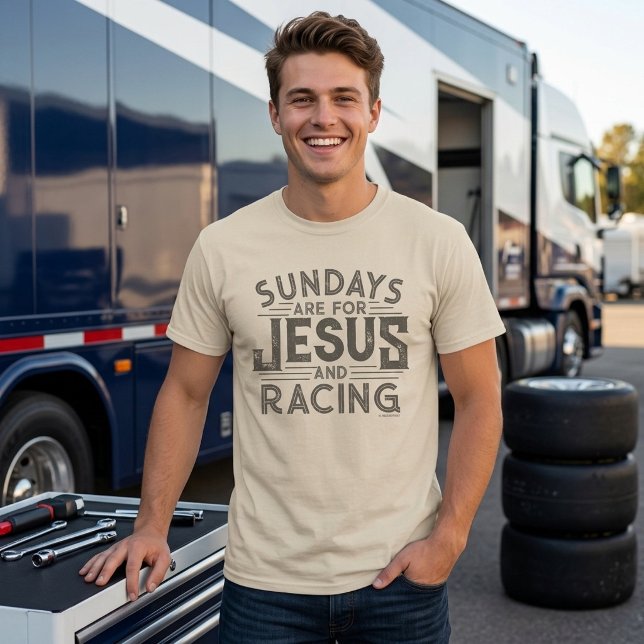 Hans "Söndagar är för Jesus och racing" T Shirt (Skapare uppladdad)