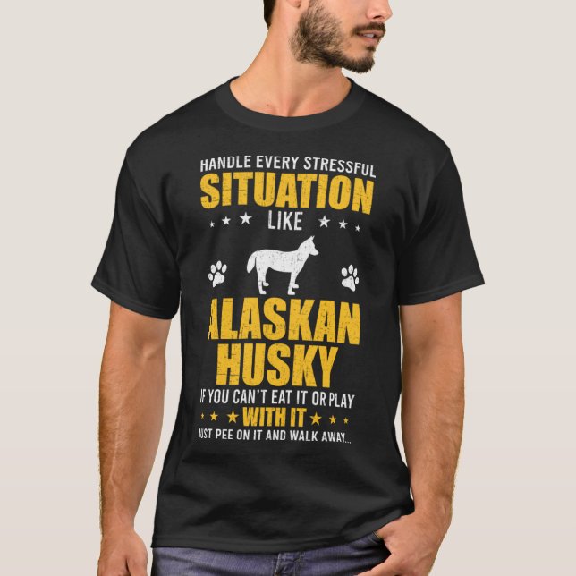 Hantera den häftiga situationen Alaska Husky Hund T Shirt (Framsida)