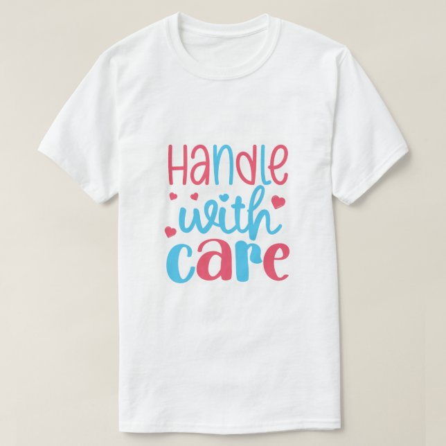 Hantera med försiktighet t shirt (Design framsida)