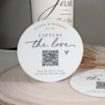 Hantering av QR-kod för fotodelning i bröllop Underlägg Papper Rund<br><div class="desc">QR Code Bröllop Underlägg: Hjälp gästerna att  sina favoritstunder med det här moderna QR-underlägg "catch the kärlek". Gästerna söker bara igenom koden för att överföra foton till din fotodelningswebbplats i bröllop - en roligt och funktionell detalj som passar perfekt för din mottagningsdekoder.</div>