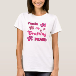 Hantverksfasen i het rosa typografi t shirt