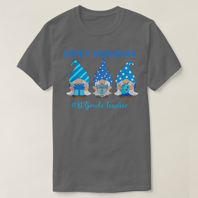 Hanukkah 1st Klass Teacher Gnome Chanukkah Menorah T Shirt (Design framsida)
