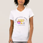 Hanukkah Blessings| BARUCH ATAH ADONAI| Hebreiska T Shirt<br><div class="desc">Modern, snyggt HANUKKAH BLESSINGS T-shirt. I designen visas en MENORAH för färgad i guld med flerfärgad STAR AV DAVID och silver grått DREIDEL. Det finns en böjd text som säger BARUCH ATAH, ADONAI (välsignade är du, O Gud) och under texten lyder HANUKKAH BLESSINGS. ALL TEXT ÄR ANPASSADE, så att du...</div>
