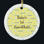 Hanukkah "Bubeleh"Blue/Gult Circle Ornament<br><div class="desc">Hanukkah "Bubeleh"Blue/Gult Circle Ornament. (2 sided) Personalisera genom att stryka "Baby 1st Hanukkah" på framsidan och baksidan av prydnadsföremål. Skriv sedan in ditt eget ord i ditt favoritteckensnitt färg, storlekt och stil. Tack för att du stannade och shoppade förbi. Mycket uppskattat! Lycklig Chanukah/Hanukkah! Ge träd mycket mer helgdag med en...</div>