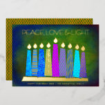 Hanukkah Candles Peace Kärlek Ljust grönt Real Gul<br><div class="desc">"Fred, kärlek och ljus." En lekfull, modern, konstgjord illustration av boho mönster-ljus på en menorah hjälper dig att vaktera helgdag av Hanukkkah. Blåljus med färglöst guld-folie mönster, äkta guld-folie och menorah, täcker över rikens djupa grönt texturerad bakgrund. Faux koppardiamant mönster på baksidan av grönten. Känn julhelgens värme och glädje när...</div>