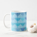 Hanukkah Chanukah Chanukkiah Menorah Mönster Blue Kaffemugg<br><div class="desc">Hanukkah Chanukah Chanukkiah Menorah Mönster i Blue. En vacker,  minimalistisk,  geometrisk judisk utformning för den judiska festivalen i ljus.</div>