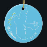 Hanukkah "Chanukah Dove" Circle Ornament<br><div class="desc">Hanukkah "ChanukahDove" Circle Ornament. (2 sidor) Anpassa genom att ta bort text på utsmyckningens framsida och baksida. Skriv sedan in ditt eget ord i ditt favoritteckensnitt färg, storlekt och stil. Tack för att du stannade och shoppade förbi. Mycket uppskattat! Lycklig Chanukah/Hanukkah! Ge träd mycket mer helgdag med en anpassningsbar keramisk...</div>