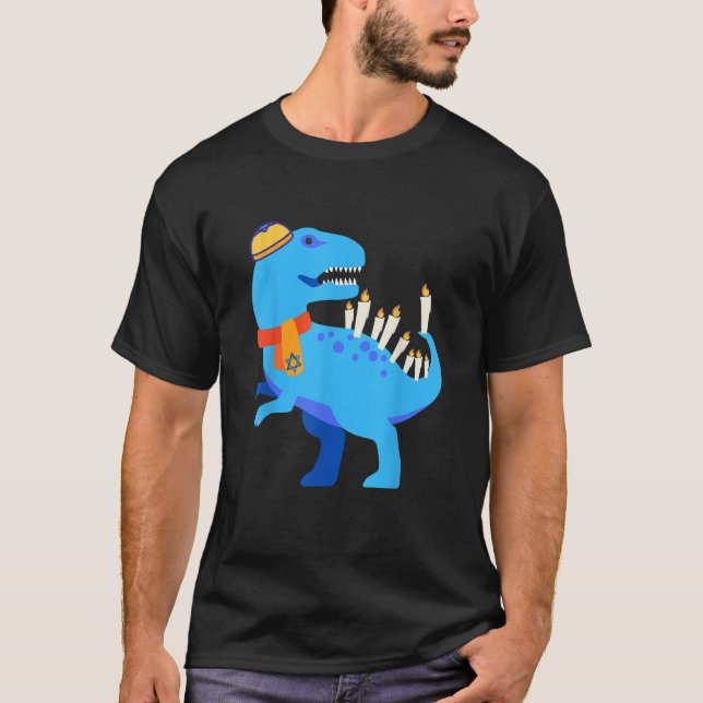 Hanukkah Chanukkah Blue Dinosaur Menorasaurus T Shirt (Framsida)