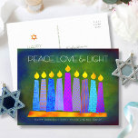 Hanukkah Chic Boho Candles Grönt Peace Kärlek Ligh Helg Vykort<br><div class="desc">"Fred, kärlek och ljus." En lekfull, modern, konstgjord illustration av boho mönster-ljus på en menorah hjälper dig att vaktera helgdag av Hanukkkah. Blåljus med färglöst faux foil mönster täcker över rikens djupa grönt texturerad bakgrund. På baksidan skriver du in din personliga kopia med hjälp av den enkla mall som finns...</div>