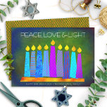 Hanukkah Chic Boho Candles Peace Kärlek Ljust grön Julkort<br><div class="desc">"Fred, kärlek och ljus." En lekfull, modern, konstgjord illustration av boho mönster-ljus på en menorah hjälper dig att vaktera helgdag av Hanukkkah. Blåljus med färglöst faux foil mönster täcker över rikens djupa grönt texturerad bakgrund. Faux koppardiamant mönster på baksidan av grönten. Känn julhelgens värme och glädje när du skickar det...</div>