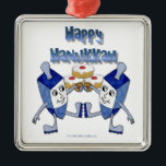 Hanukkah Dancing Dreidels och Jelly Doughnut Julgransprydnad Metall<br><div class="desc">Du tittar på Lee Hiller-designsamlingen av Hem- och Office Decor,  Apparel,  Gifts and Collectibles. Utformningen omfattar Lee Hiller Photography och Mixed Media Digital Art Collection. Du kan visa hennes naturfotografi på http://HikeOurPlanet.com/ och följa hennes vandrande blogg i Hett Vår nationalpark.</div>