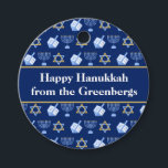 Hanukkah Dreidel Menorah Blue Anpassningsbar Party Gåvor Etiketter<br><div class="desc">Vackra Hanukkah-partiet föredrar märkre i söt blå med en coola mönster av judenisstjärnan,  drömidel för roligt Chanukah-spel och den judiska menorah för helgdag. Anpassa dina presenter med din familj namn.</div>