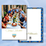 Hanukkah Family Photo Blue Guld Julkort<br><div class="desc">Ett enkelt familjefoto från det här personliga Hanukkah Greeting-kortet. Ett guld-prydnadsämne är också en del av konstruktionen. I motsatt riktning är Menorrah mönstrat på en blå bakgrund och ett blått utrymme för ditt personliga meddelande. Ändra enkelt fotot för din egen bilder.</div>