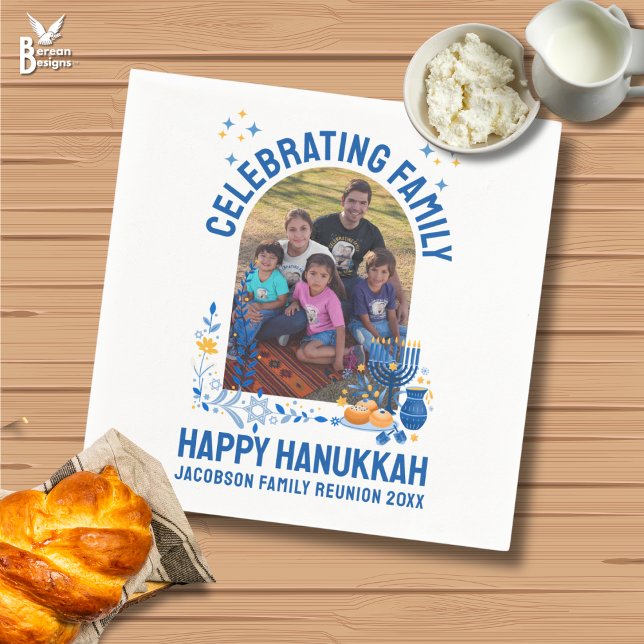 HANUKKAH FAMILY REUNION Anpassade Photo Pappersservett (Celebrating Family Hanukkah napkins with customizable photo and text. Ideal for Chanukah reunions.)