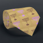 Hanukkah Festival Party Guld Menorah Mönster Slips<br><div class="desc">Fästformar med Lycklig Hanukkah Party vackra Dekoration, judisk Helgdag, symboler för prydnadsföremål. Hanukkah lyxbakgrund Vintage Guld med traditionella Chanukah-symboler - Guld menorah, stearinljus med ljus, hanukkiah (chanukkiah), David-stjärnan och åkande ljus doodle mönster, vintage stil. Hanukkah Festival Event Dekoration. Jerusalem, Israel. Unik bra för design för alla åldrar). Tillbehör > Tillbehör...</div>